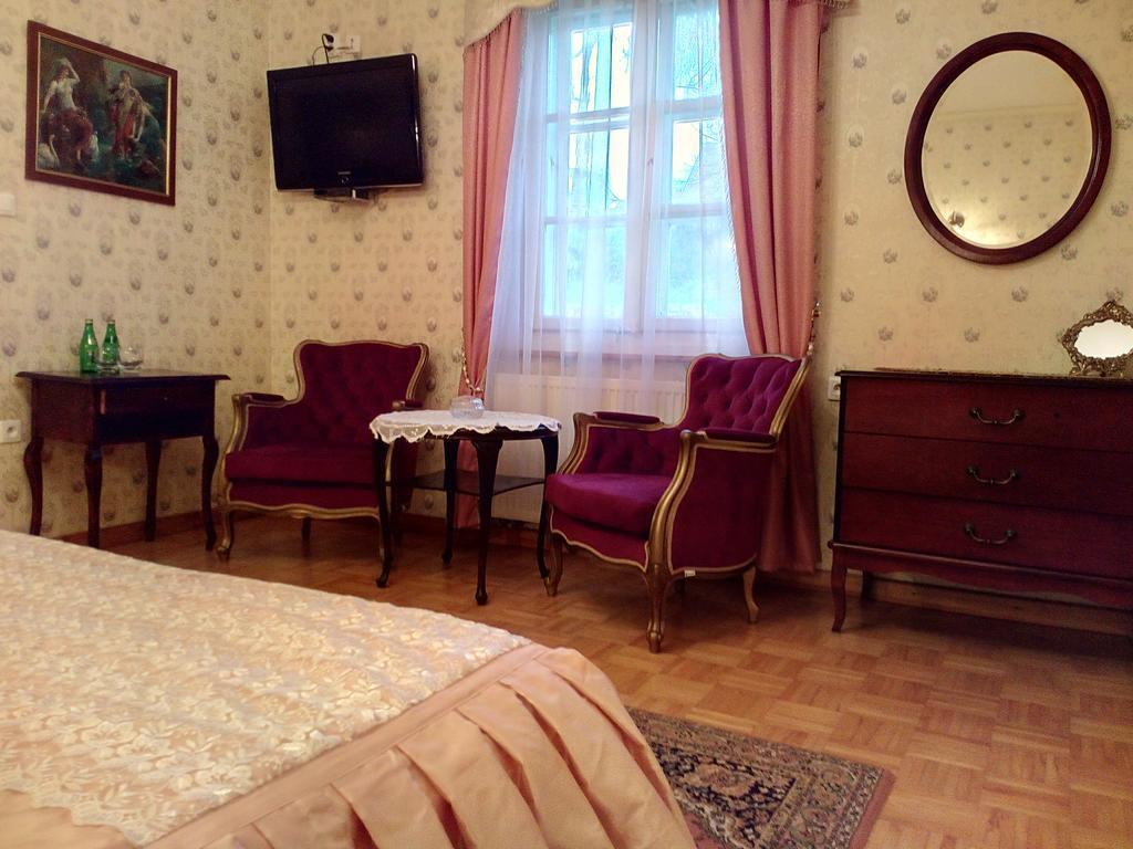 Dworek Ojca Mateusza Sandomir Extérieur photo